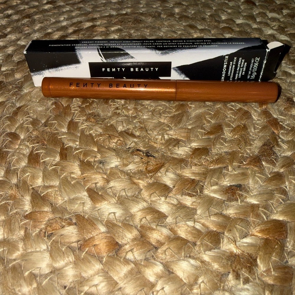 Fenty Beauty Shimmering Eye Shadow Stix ** U Ain’t Ready**
